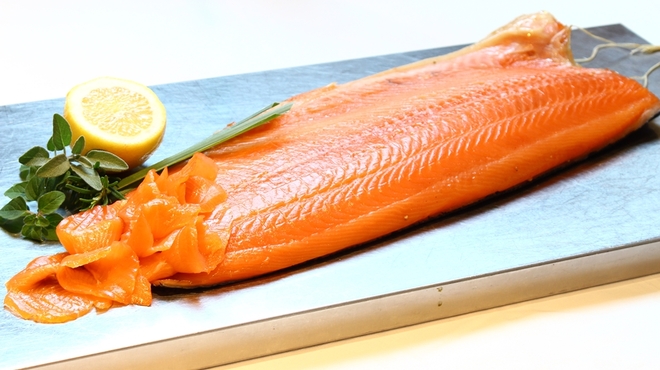 Bistro東進堂 - 料理写真:自家製スモークサーモンのテイクアウト