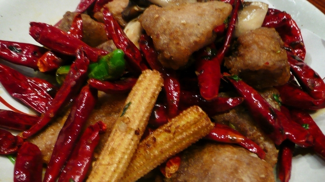 新世界菜館 - 料理写真:鮪頬の唐辛子煎り炒め