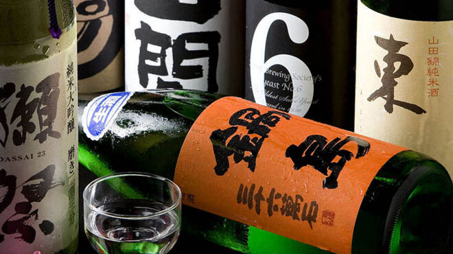 博多鯖郎 - 料理写真:１００種の日本酒