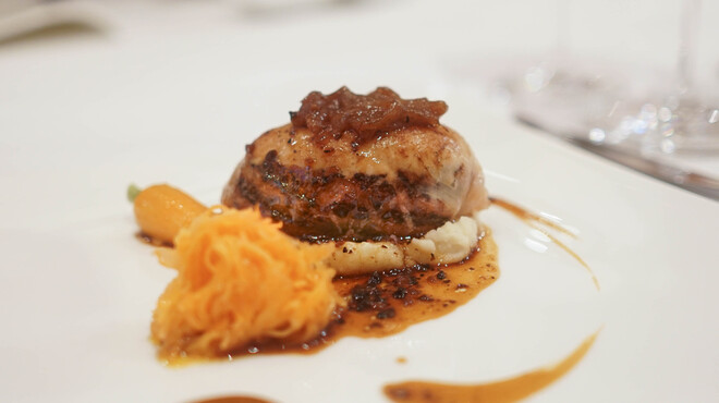 レストラン　シュバル ブラン - 料理写真:鴨肉を名古屋コーチンで包み