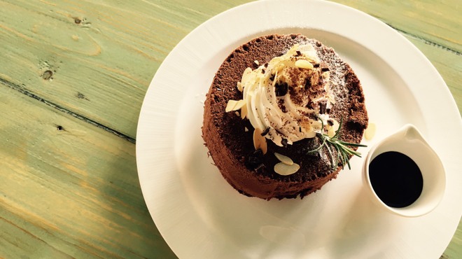 アドマーニ - 料理写真:チョコレートのまるごとシフォン♪