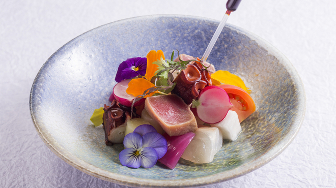 うなぎと季節料理とらや - 料理写真:３種のお造りサラダ仕立て