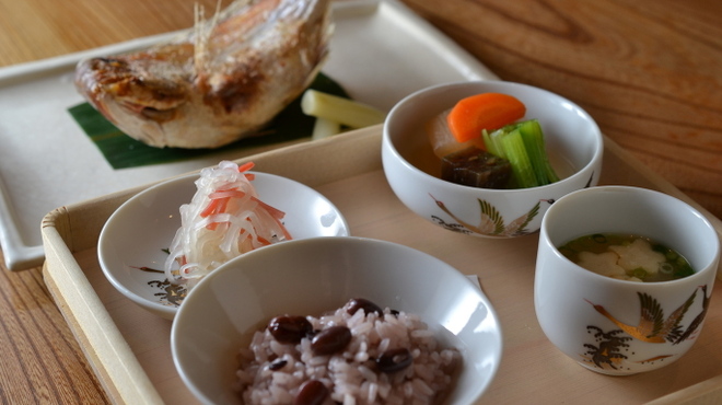 うなぎと季節料理とらや - 料理写真:百日のお祝い膳（お食い初め）