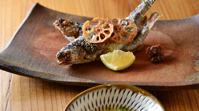 うなぎと季節料理とらや - 料理写真:ニジマスの塩焼き