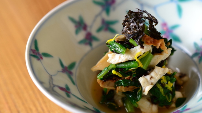 うなぎと季節料理とらや - 料理写真:松茸とフグの酢の物