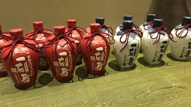 春日野 - ドリンク写真:一刻者陶器入荷いたしました。通常とは異なり一年間甕貯蓄した一刻者でございます。