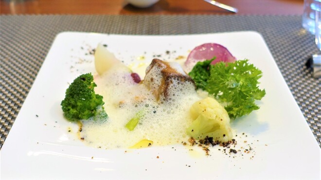 La vie - 料理写真:フォアグラのソテーと野菜のマリネ　オリーヴオイルのムースリーヌ