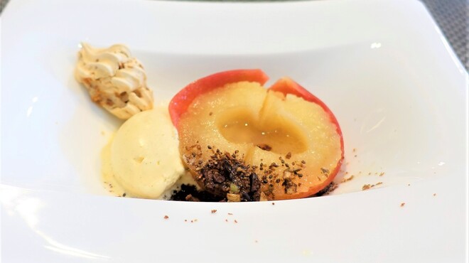 La vie - 料理写真:リンゴの鉄鍋焼き　ヴァニラアイスクリーム