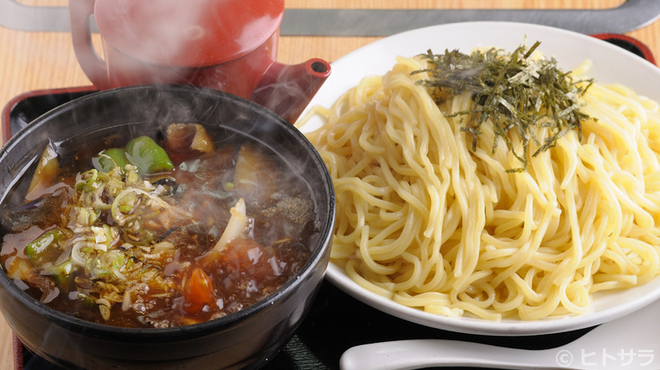Tamamotei - 料理写真:醤油ベースの濃厚なタレが魅力『肉ナスつけ麺』