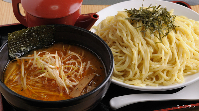 玉も亭 - 料理写真:お店自慢の『つけ麺』はもっちりとした麺と濃い目のスープが特徴