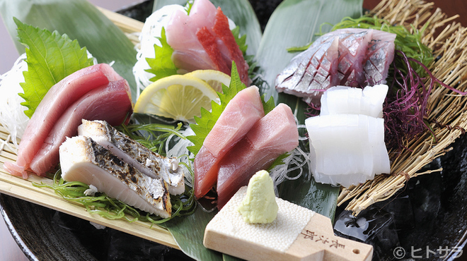 寿司ダイニング甚伍朗 - 料理写真:相模湾の選りすぐりの海の幸を堪能！　『刺身の盛り合わせ』