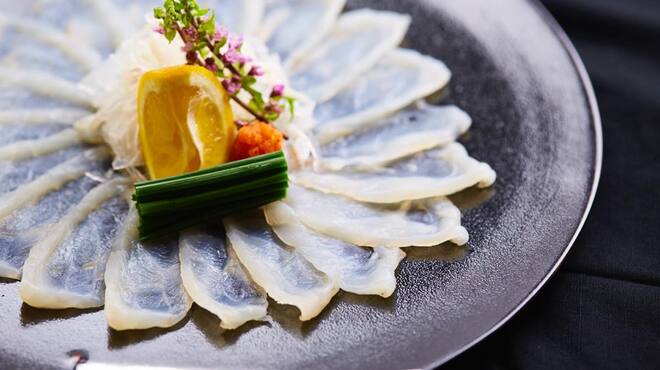 臼杵ふぐ 山田屋 丸の内 - 料理写真:ふぐ刺し