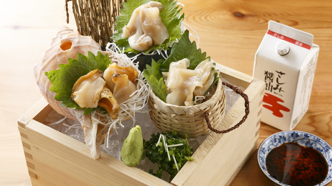 貝と魚と炉ばたのバンビ - 料理写真:旬の貝を毎日入荷 バンビの貝刺身盛り 