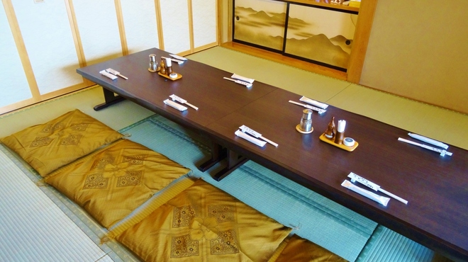 うおさだ - 内観写真:お子様連れのお客様に、ご利用いただける座卓のお部屋です。