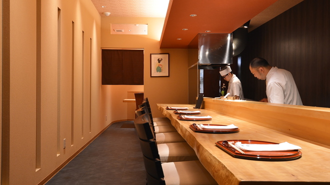 日本料理 徳専 - 内観写真:
