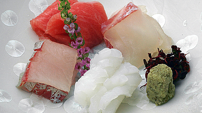 祇おん 江口 - 料理写真:良質の食材、旬な食材にこだわって毎月異なる品々をご提供いたしております