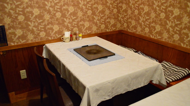 Koube Komotei - 内観写真:リニューアルしたテーブル席です！