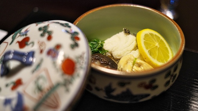 俵屋旅館 - 料理写真:すずき、豆腐、椎茸、ゆば、笹ねぎ、その潮煮。