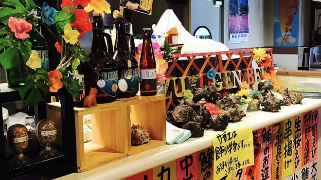 伊豆高原ビール本店レストラン - 内観写真:待ち合い場は手作りオブジェが！