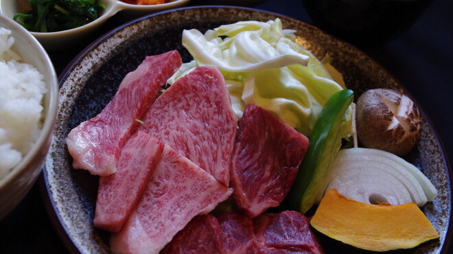 Yakiniku Hana - 料理写真:赤身盛りランチ