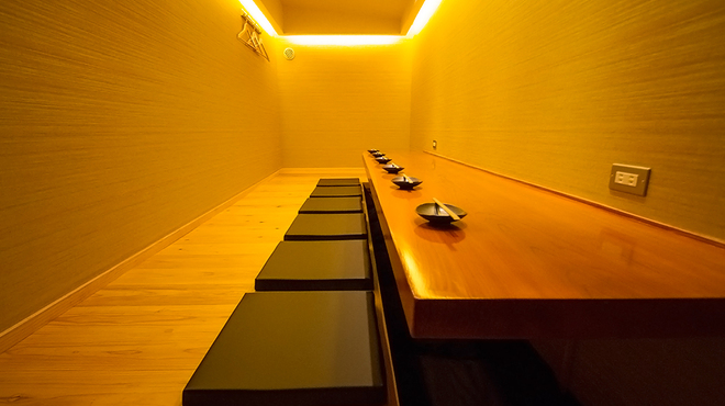 みやざき地頭鶏炭火焼 Kutsurogi 三四郎 - メイン写真: