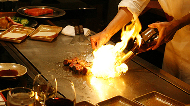 南海グリル - 料理写真:お客様の目の前で豪快に焼き上げるお肉には味はもちろん見ているだけで満足に、、、