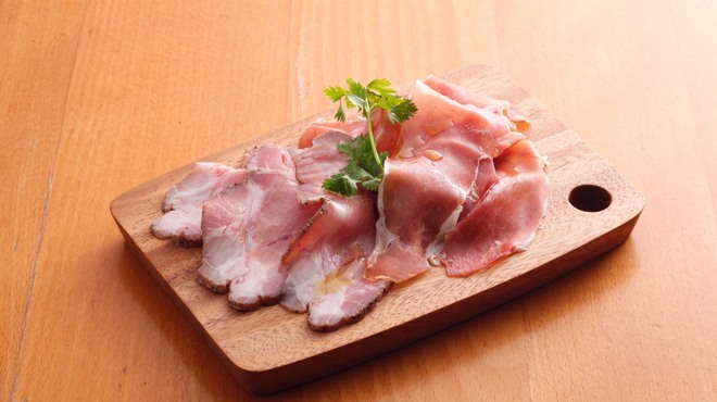 ISOGAMI餃子バル TOMAKO - メイン写真: