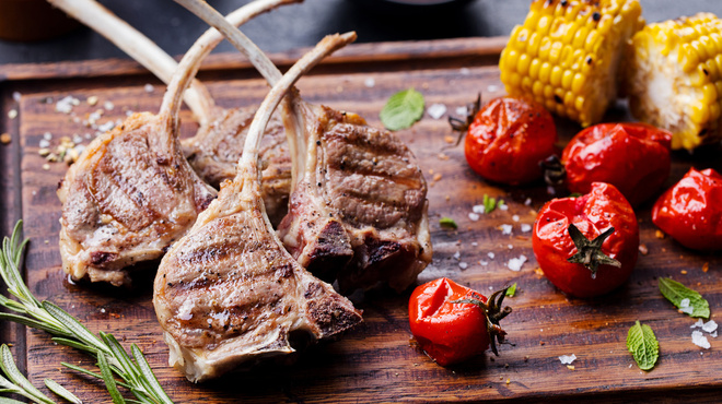 バルマルシェコダマ ステーキ&ロブスター - 料理写真:店内の熟成庫で熟成中！フレンチラムラック