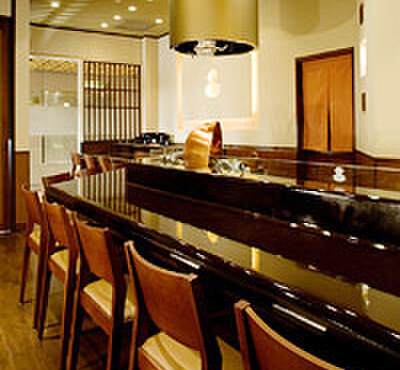 天ぷら ひさご - 内観写真:モダンで落ち着いた雰囲気の店内でおくつろぎ下さい