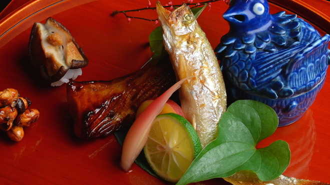 日本料理 徳専 - 料理写真:ブリの西京焼き 本ししゃもの塩焼き 椎茸寿司 大豆の郡上味噌和え 白和え