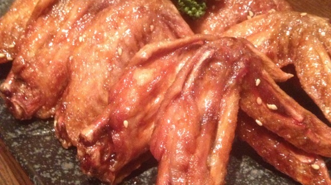 鳥八 - 料理写真:手羽先