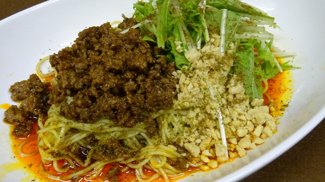 新新園 - 料理写真:汁なし担々麵