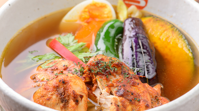 CURRY SHOP エス - 料理写真:看板メニュー！タンドリーチキンと野菜のカレー(エスレギュラースープ)