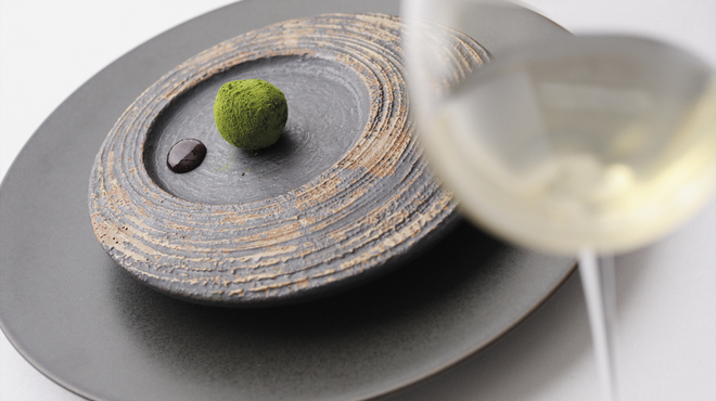 AKI NAGAO - 料理写真:フォアグラと抹茶のボンボン