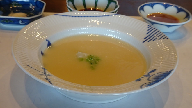 室 - 料理写真:◆蕪のポタージュ・・蕪のいい味わいを感じますし、少しクリームを足されているので濃厚さも感じ美味しい。