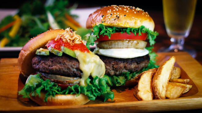 グリル フクヨシ - 料理写真:とろける100%ビーフバーガー
