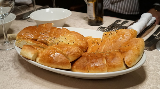 レスタジョーニ ハングリータイガー - 料理写真:フォカッチャ