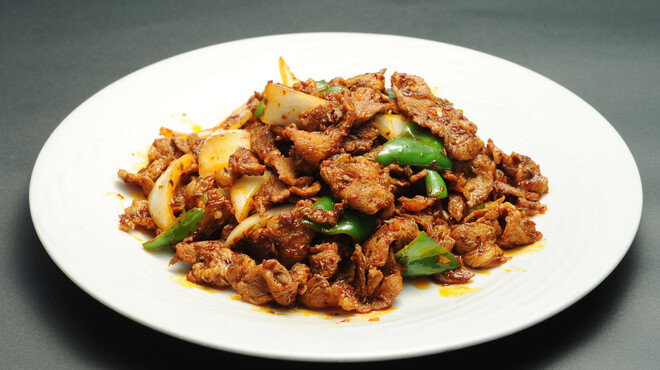 永利 - 料理写真:ラム肉の中国クミン辛味炒め