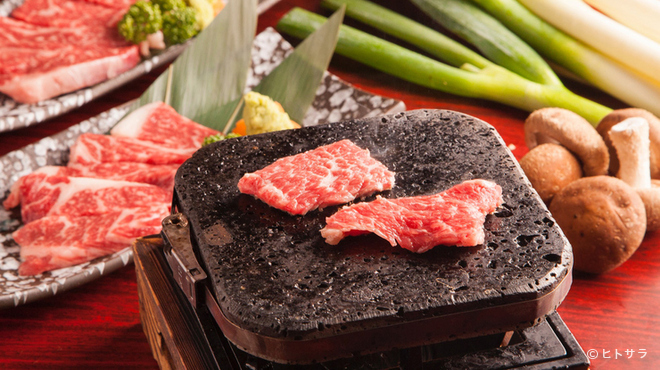 酒菜や 呵呵旨 - 料理写真:脂と赤身のバランスが絶妙な『溶岩焼　鳥取和牛A４ロース』