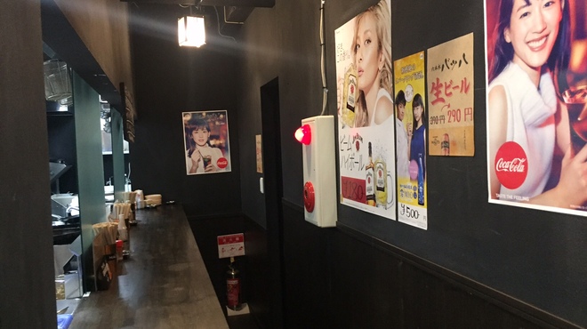 居酒屋バッハ - 内観写真:1階カウンター席