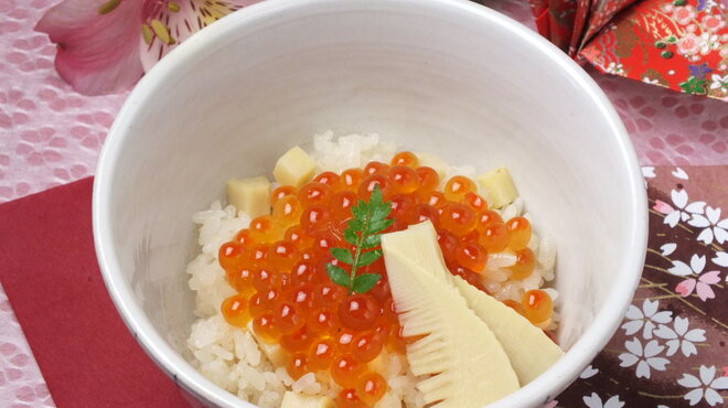 旬粋亭 - 料理写真:蕗の炊き込み御飯　漬けいくらのせ