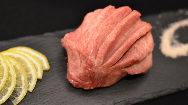 黒毛和牛焼肉 白か黒 - メイン写真: