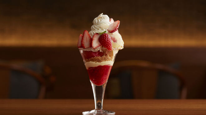 グラッシェル - 料理写真:イチゴのパフェ