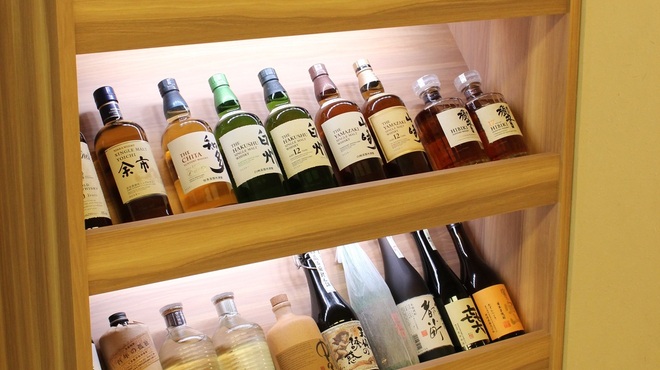 粋 料亭 助六 - ドリンク写真:サントリーのウイスキーを揃えました。