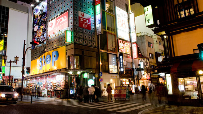道頓堀 てっぱん豊島家 - 外観写真:道頓堀の入り口　ぼんちビルの２階でお待ちしております。