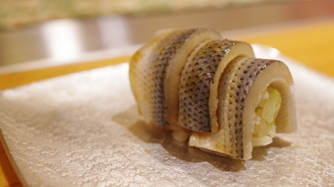 鮨処ひと志 - 料理写真:小鰭