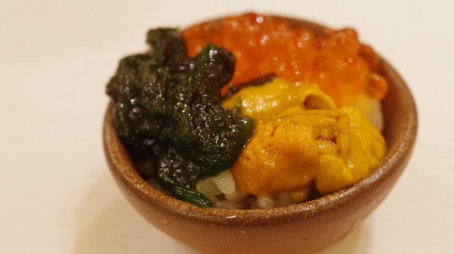 鮨処ひと志 - 料理写真:海胆、生海苔、いくら小丼