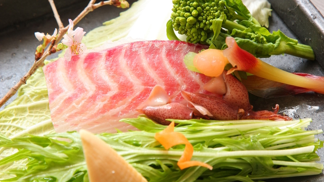 和飾 義三 - 料理写真:桜鯛のしゃぶしゃぶ