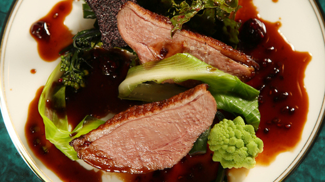 RESTAURANT CHAPEAU - 料理写真:カモ肉のロースト　赤い実のソース