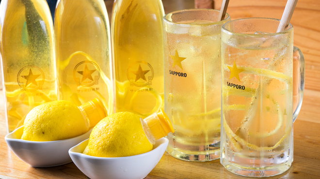 アカベコ - ドリンク写真:【中目黒 居酒屋】アカベコの人気レモンサワー！